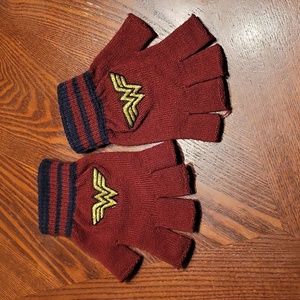 Wonder Woman fingerless gloves